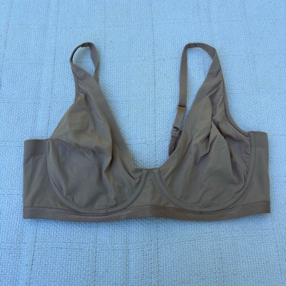 Women's 38C B.Tempt'd Wacoal Nearly Nothing Tan Plunge Underwire Comfort Bra